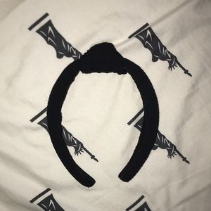 Black head band
